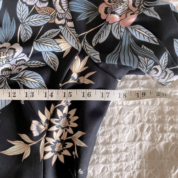 Vince Camuto Floral Navy Blue White Puff Sleeve Sheath Dress Size M 10 - Picture 12 of 15